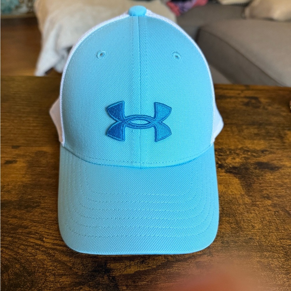 Under Armour baby Blue and White women’s SnapBack trucker hat NWOT